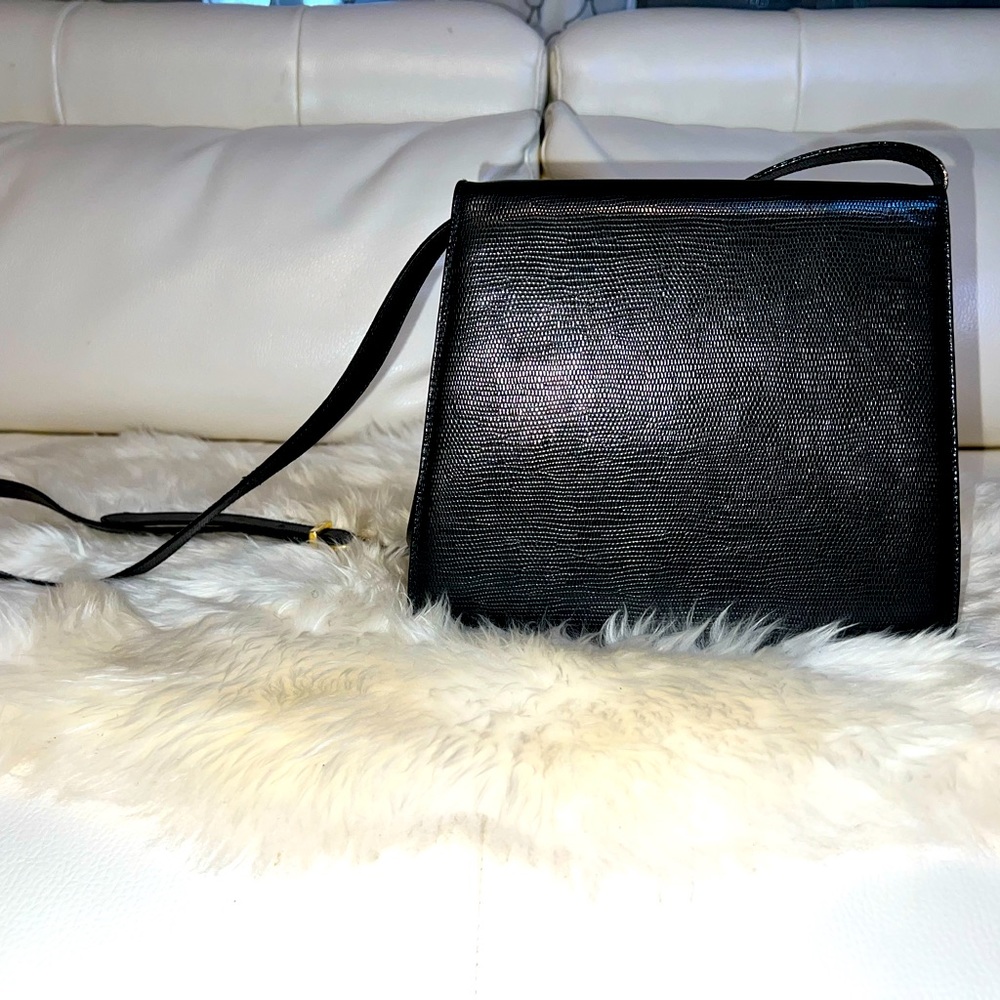 NWT SALVATORE FERRAGAMO vintage flap shoulder bag.